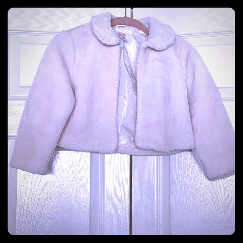 Gymboree 5-6 faux fur white jacket shrug coat